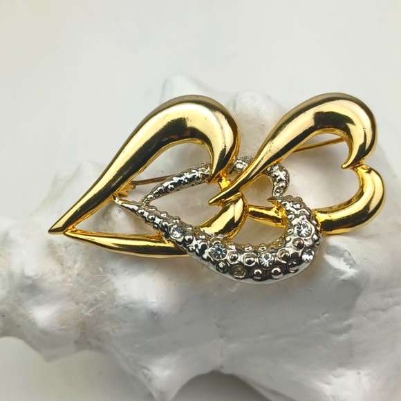 ❤️BUNDLE ONLY❤️ Triple Heart Gold Tone Rhinestone Encrusted Brooch - Picture 5 of 5